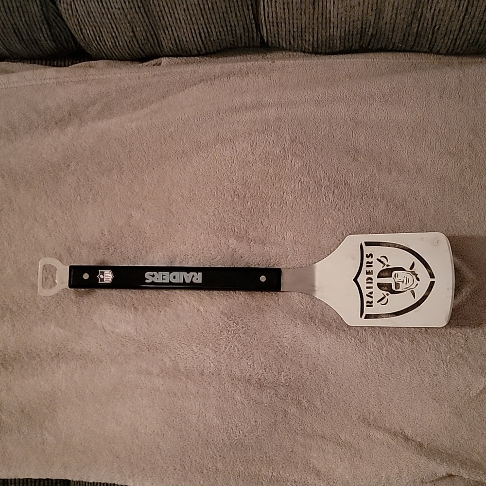 Raiders spatula